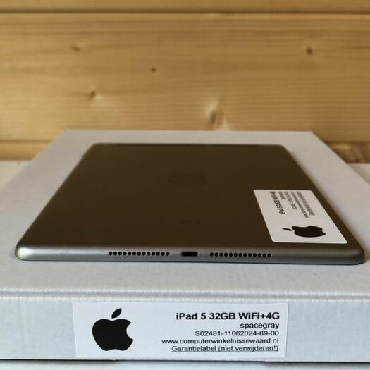 Apple iPad 5th Gen - 32GB Wi-Fi, Touch ID 9.7 deals